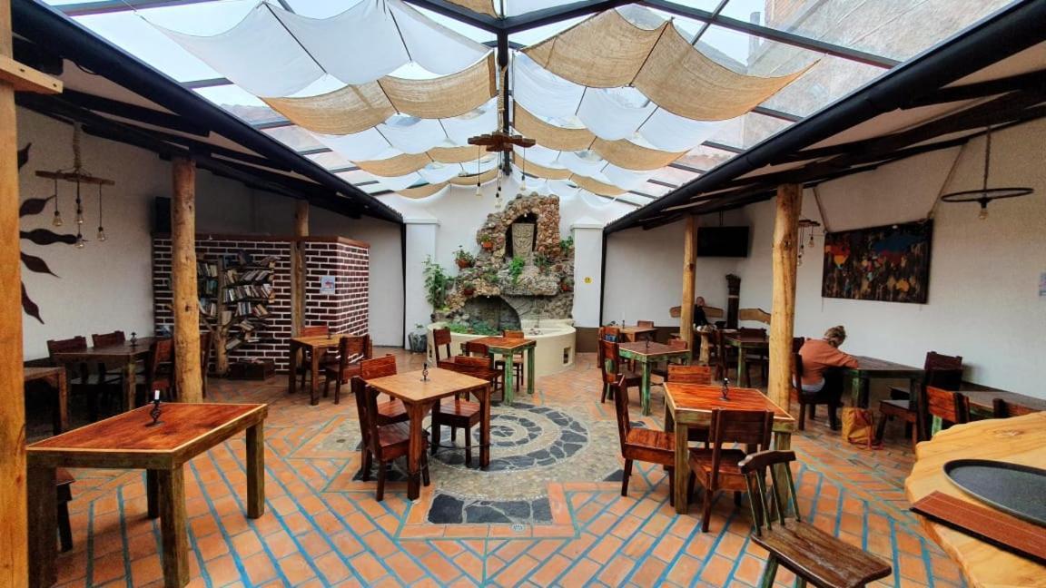 Hostal Yakumama Куенка Екстер'єр фото