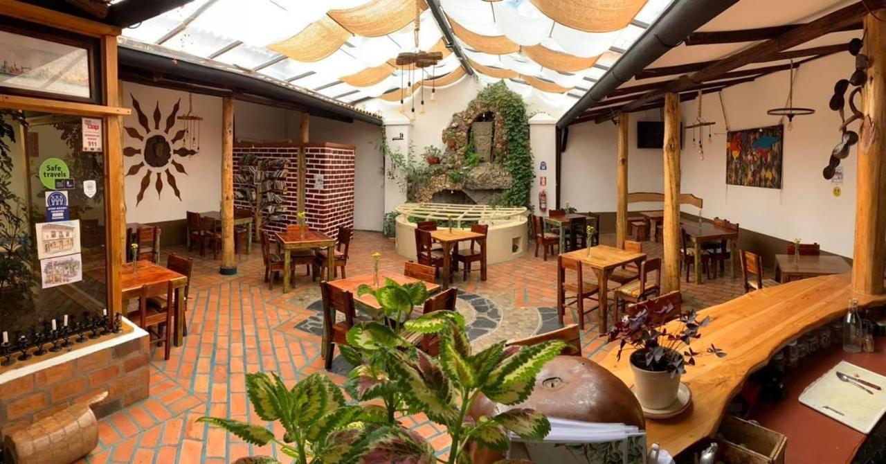 Hostal Yakumama Куенка Екстер'єр фото